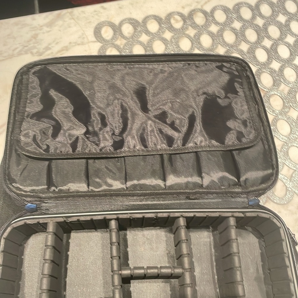 Large Makeup Suitcase - Picture 8 of 10